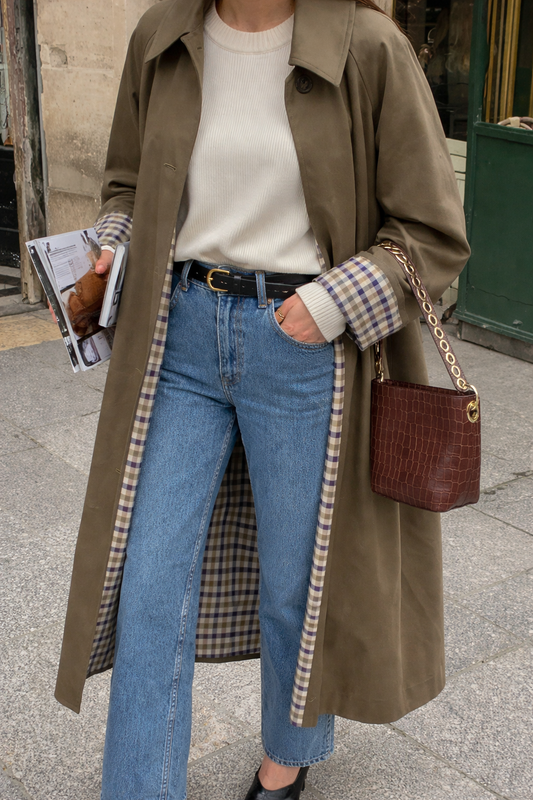 Gabardina Clásica Ligera y Versátil de Corte Atemporal